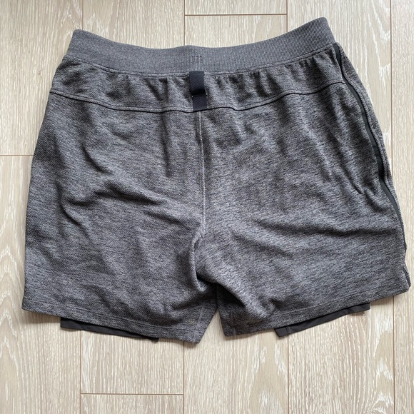 Lululemon Shorts with liner - Picture 4 of 4